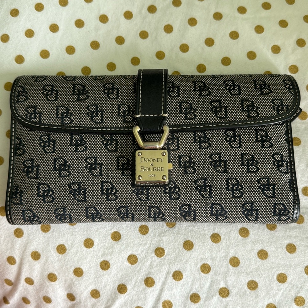 Dooney & Bourke wallet